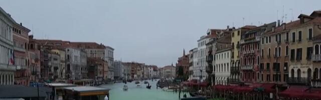 Jer je obojila kanal u zeleno: Greta Tunberg kažnjena novčano i zabranom ulaska u Veneciju na dva dana