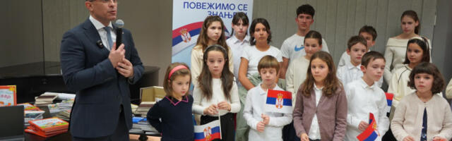 Милићевић у Бриселу посетио српску допунску школу и поклонио наставна средства