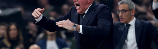 OBRADOVIĆ ŽELJKO ODZVANJA ARENOM: Pogledajte atmosferu koju su Grobari doveli do usijanaj!