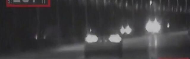 Pogledajte kako presretač prati vozača koji jurca skoro 240 na sat!