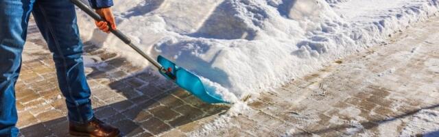 Očistićete sneg kao grtalica: Pospite lopatu ovom tekućinom i sve će ići mnogo brže