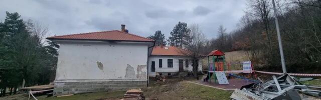 U završnoj fazi sanacija krova škole u Dobrači (FOTO)