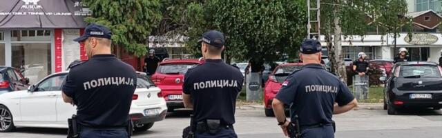 BLOKADER NAPRAVIO HAOS U LOZNICI! Traktorom pokosio policajce, probio ogradu i vozio u suprotnom smeru!