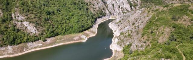 GOSTI HOTELA U SJENICI OSTALI NEMI OD PRIZORA Neobična scena ukazala se u dvorištu, nadležne službe odmah reagovale (VIDEO)