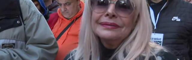 Hanka Paldum se oglasila iz BOLNICE nakon što je KOLEGA HITNO HOSPITALIZOVAN: Njihov zajednički trenutak pored bolničkog kreveta GANUO JAVNOST! (FOTO)