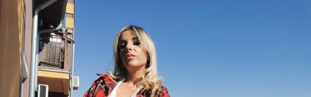 Данас Лепа Брена слави рођендан у Мајамију, а Драгана из Чачка и сада живи стилом једне од највећих идола девојчица и жена