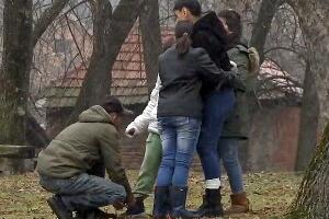 Осмеси на лицима Ђорђа и његових ћерки, поручују да је најважније да су на окупу