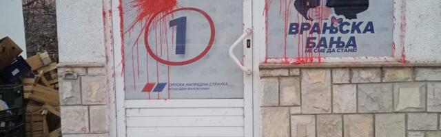 Crvena farba bačena i na prostorije SNS u Vranjskoj Banji