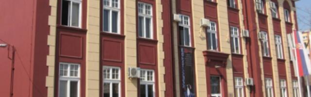 Uprava zamenila brave na Medicinskom fakultetu, studenti u blokadi morali da izađu