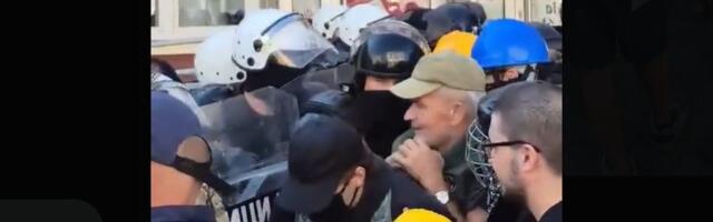 Studentu pozlilo u zgradi DIF-a, policija ne da kolegama da uđu i pomognu