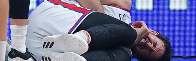 UŽAS! Vasa Micić povredio koleno!