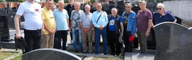 DA SE NIKAD NE ZABORAVI, VENCI ZA PALOG JUNAKA: Obeležena godišnjica pogibije dobrovoljca i heroja sa Košara Ljubomira Romića (FOTO)