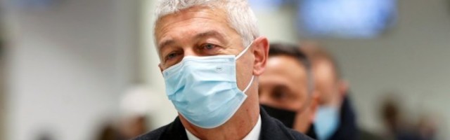 SKANDAL TRESE ITALIJU! Parlamentarac nije mogao da zakaze vakcinu za rodbinu, pa ULETEO U AMBULANTU!