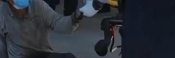 Slepi putnik ispao iz stajnog trapa aviona američke kompanije