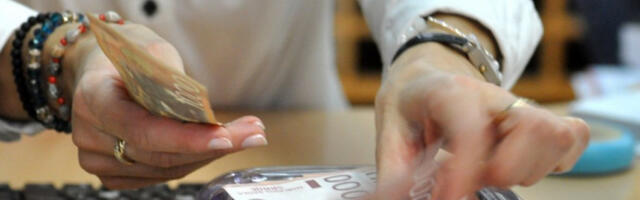 STIŽE NOVAC ZA OVU GRUPU GRAĐANA! Kreće isplata, proverite račune!