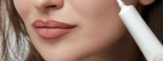 Zašto nam je potrebna krema ispod očiju i šta se događa ako je ne koristimo?