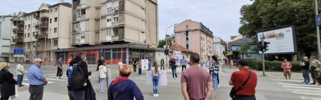 Kragujevčani i danas kod "Uzora" odali poštu žrtvama novosadske tragedije (FOTO)