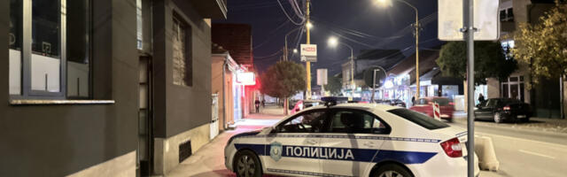 KLADIONICA NA ZVEZDARI NA METI RAZBOJNIKA: NOŽEM ZAPRETIO RADNICI I ODNEO 63.000 DINARA Klinci ga odvezli u pljačku rentakar autom!