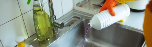 Zaboravite skupe hemikalije: Ovaj jednostavan kućni trik rešava zapušen odvod bez muke