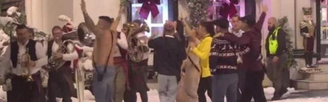 EVO ZASTO SU SVI ISTRČALI IZ BELE KUĆE! Božićni spektakl kakav NE PAMTI TELEVIZIJA, specijalno iznenađenje ZAPALILO "ELITU"! (GALERIJA)