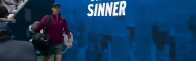 Neprijatno na US Openu: Siner kročio na teren, a onda... (VIDEO)
