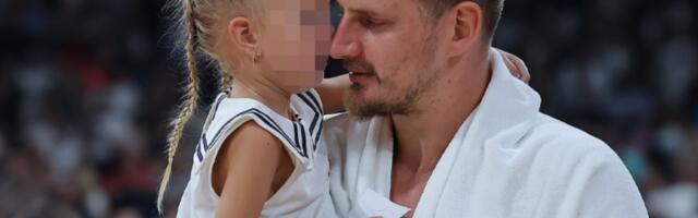 ONA JE UKRALA ŠOU NA PARKETU: Nikola Jokić sa ćerkicom nakon pobede - RASTOPIĆETE se nakon ovog prizora! (VIDEO)