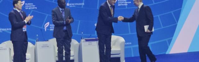 KAKVA ČAST: Ministar sporta Srbije prvi do Putina na najvećem sportskom forumu u Rusiji!
