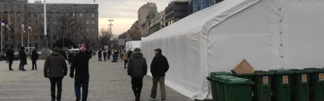 Reporterke Danasa u Ćacilendu bez akreditacije: Razgovor s policajcem se neće dopasti ljudima iz šatora (VIDEO)