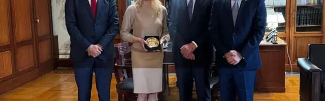 PREMIJER MACUT U GRČKOJ: Potpisan sporazum o saradnji između medicinskih fakulteta u Beogradu i Atini