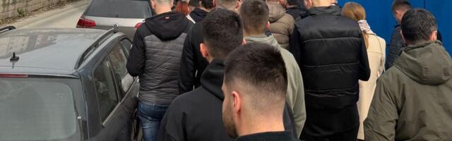 Espreso.rs prenosi atmosferu iz Novog Pazara: Ogromni redovi za karte - Zvezdu čeka pakao (Video/Foto)