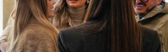 EMINA JAHOVIĆ DOČEKANA KAO ZVEZDA U PODGORICI! Fanovi je opkolili čim je stigla, svi gledali u njen stajling