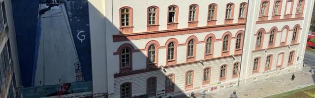 Ispred Filozofskog fakulteta u Beogradu pronađeno telo 25-godišnjakinje, policija ispituje okolnosti