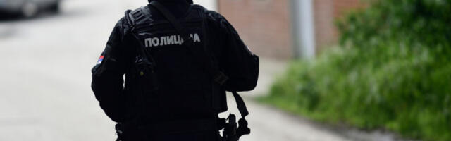 UŠAO SA SATAROM U RESTORAN, PA NASRNUO NA GOSTE! Horor u Rakovici, policija traga za napadačem!