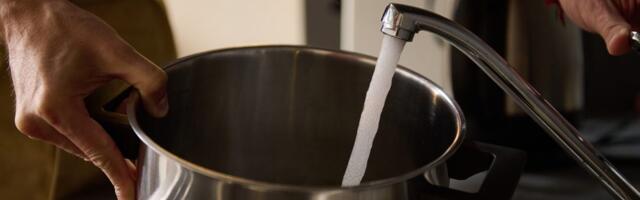 Za kuvanje koristite toplu vodu iz slavine? Evo zašto to nikada ne bi trebalo da radite