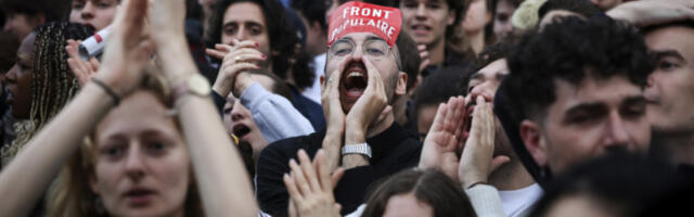 STOTINE PORODICA OKUPIRALE CENTAR PRESTONICE: Protest u toku, podignuti i ŠATORI (VIDEO)