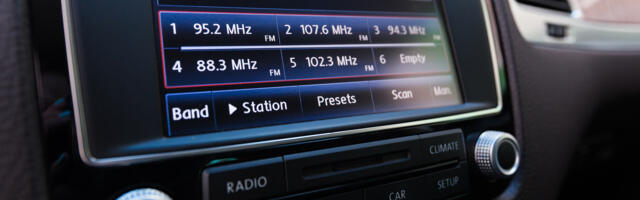 Proizvođači kola uklanjaju AM/FM radio, SAD se protivi