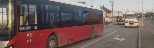 Saslušan pijani nasilnik iz Zemuna: Pretio vozaču autobusa da će mu prerezati grkljan