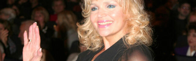 Kada se BILJANA RISTIĆ pojavila u ovome, svima je stao dah: Gazi 8. deceniju, a bacila u senku i duplo mlađe (GALERIJA)