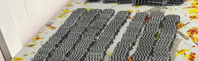 U POŠILJCI TREBALO DA BUDU DEČIJE IGRAČKE, KAD SU POGLEDALI - USLEDIO ŠOK: Zaplene u Srbiji na kraju godine, evo šta je sve otkriveno u više akcija (FOTO)