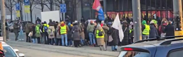 Nastavlja se rat blokadera: Počeli jedni druge da cenzurišu i brišu im objave