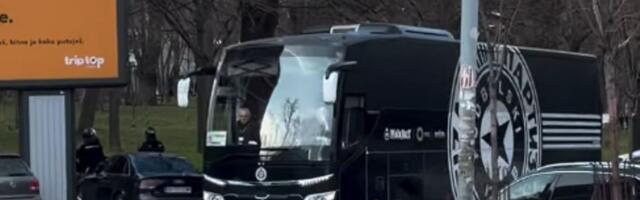 Autobus sa fudbalerima Partizana stigao na Marakanu, jedna stvar je mnoge iznenadila