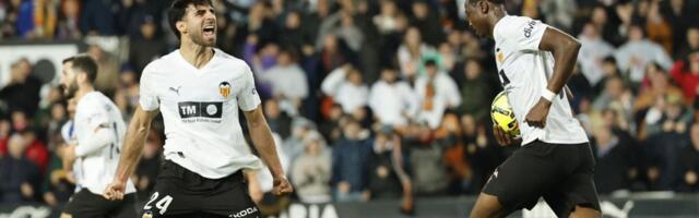 Mestalja slavi Uga Dura: Valensija golom sa penala u poslednjim minutima došla do nestvarnog preokreta protiv Alavesa! /VIDEO/