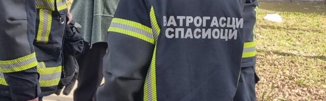 Požar iz kontejnera zahvatio i dva automobila