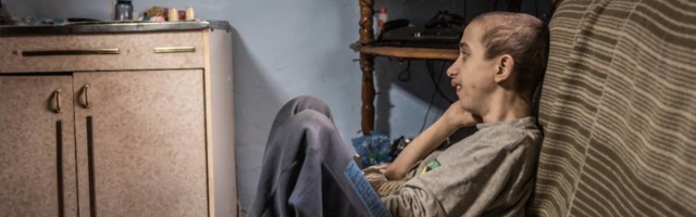 Darko ima 16 godina i nepokretan je - njegova porodica živi od 7.000 dinara mesečno i ako mu ne pomognemo, niko neće