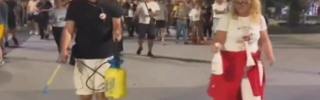 Čačani dezinfikovali grad posle SNS parade: Tamjan i sprej protiv političkog zagađenja