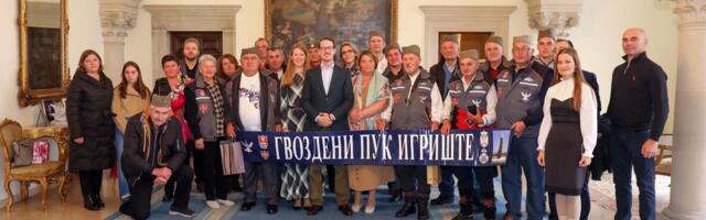 Princ Filip ugostio potomke Gvozdenog puka u Kraljevskom dvoru