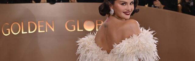 Za izradu ove haljine je bilo potrebno 323 sata: Selena Gomez privukla pažnju na prestižnom događaju (FOTO)
