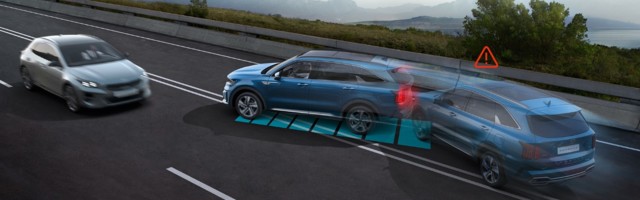 Novi Kia Sorento koči i posle sudara