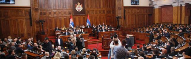 ZLF i SRCE o praznoj sali i „strateškom gašenju“ Skupštine