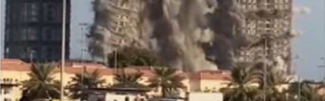 POLICIJA, HITNE SLUŽBE I 6 TONA EKSPLOZIVA! U Abu Dabiju 4 zgrade srušene za 10 sekundi! (VIDEO)